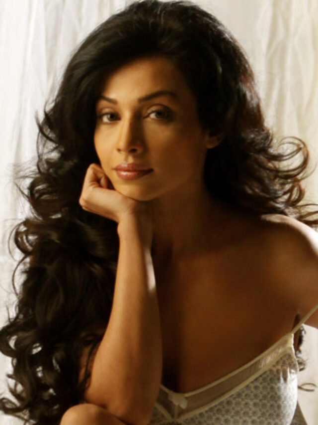 Flora Saini Net Worth 170